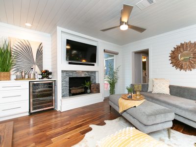 Aztec Abode – Central Modern 3 bed/3 bath {New}