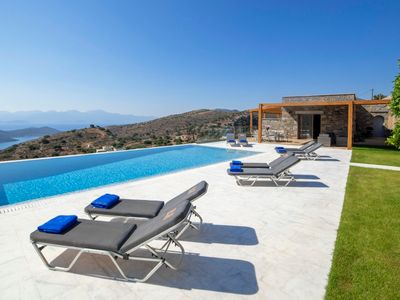 Mountain and Private Beach VILLA EAGLE 2-10 pers.