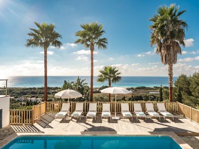 Villa con piscina y vistas en Son Bou, Menorca