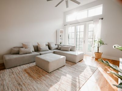 Luxury 3BR Townhouse in Dallas | Pet-Friendly