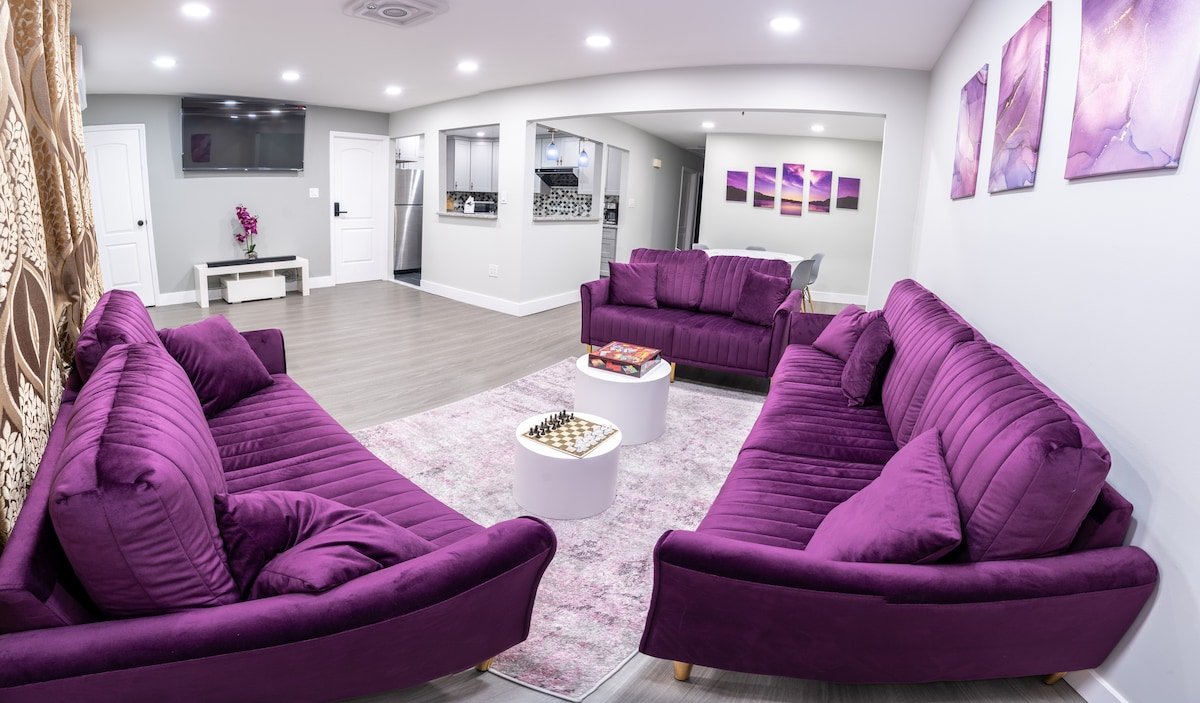 Modern 3 Bed 2 Bath Home With Parking | 2 min LGA gallery image 2