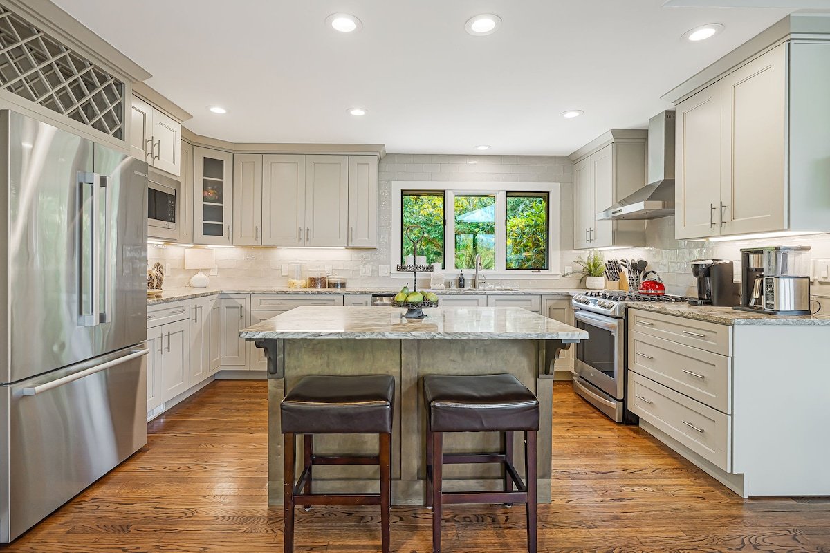 Pet-Friendly Luxe + Biltmore Pass (Near AVL) gallery image 4