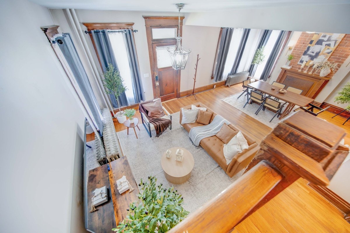 Exquisite Modern Historic Home Near Campus/Stadium gallery image 3