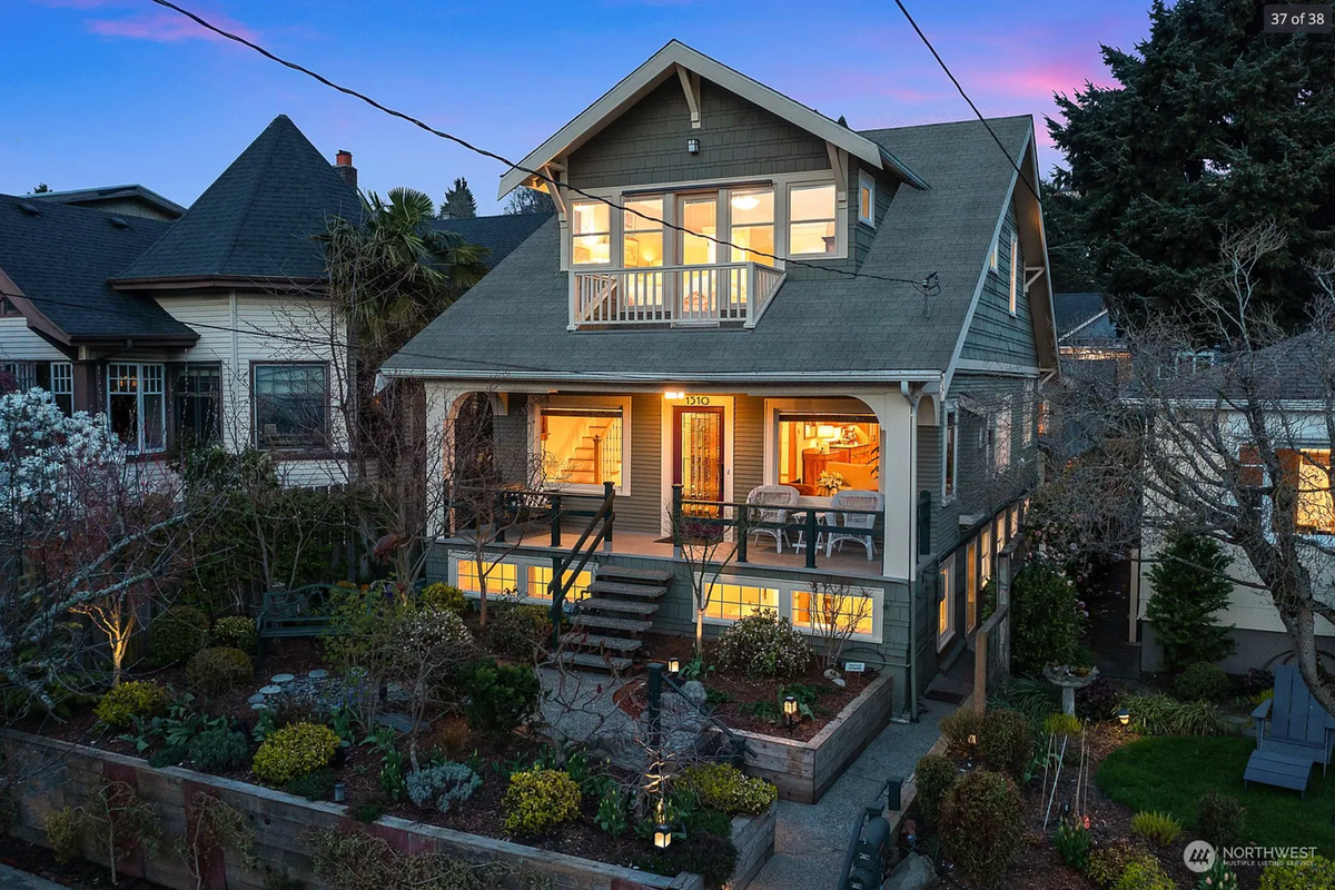 Stately Craftsman- Central Location: Downtown 1 mi