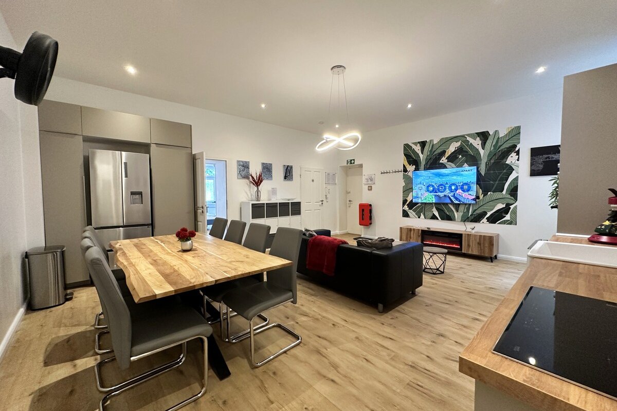 fairAPART®4 room apartment in the heart of Berlin gallery image 3