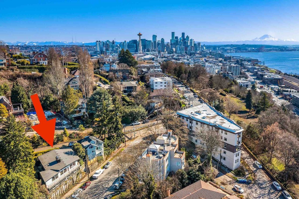 Water Views | Sleeps 20 | 2 Kitchens & Living Rms gallery image 2