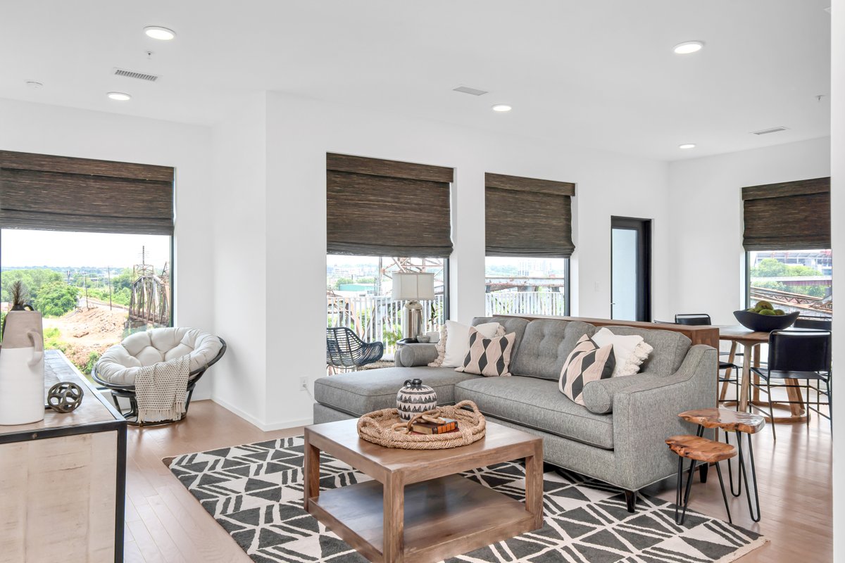 Penthouse River View Walk Downtown +Garage Parking