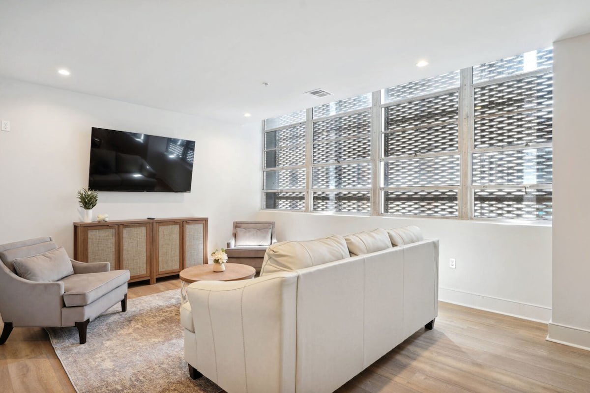 Spacious 6BR Near French Quarter & Superdome gallery image 2