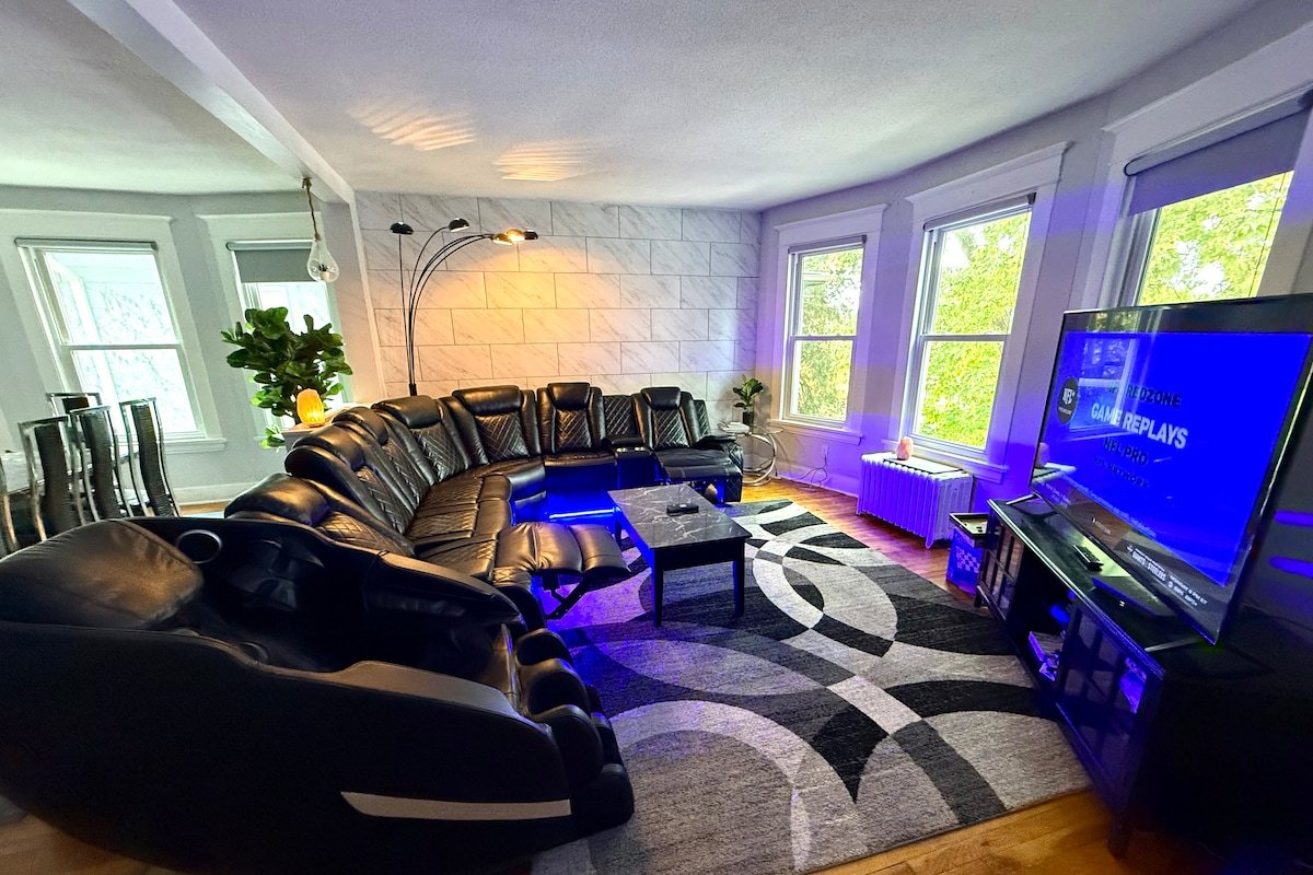 Pleasant Mansion Uptown/Downtown by Lux Life gallery image 2