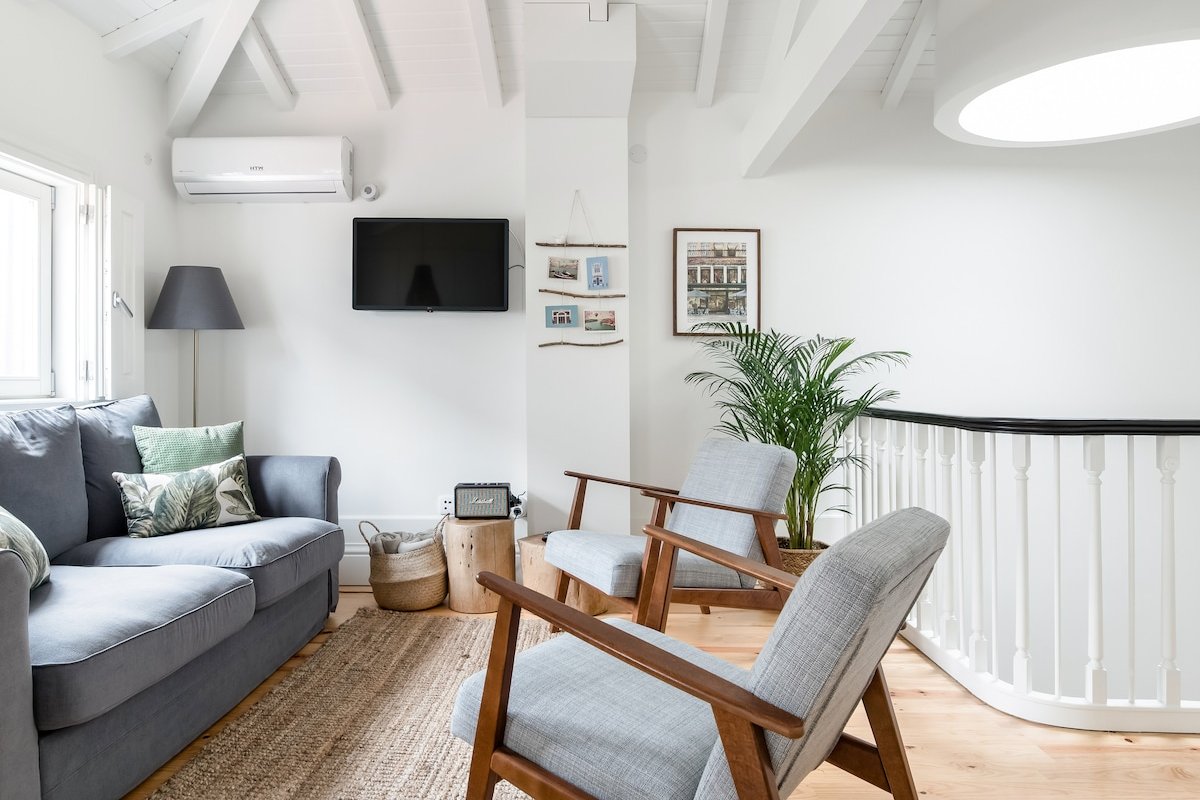 Flores Rooftop – Charm apt with Balconies and AC gallery image 3