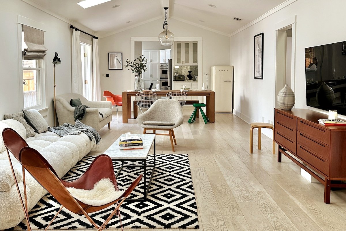 4/3 West LA Modern Bungalow Home gallery image 2