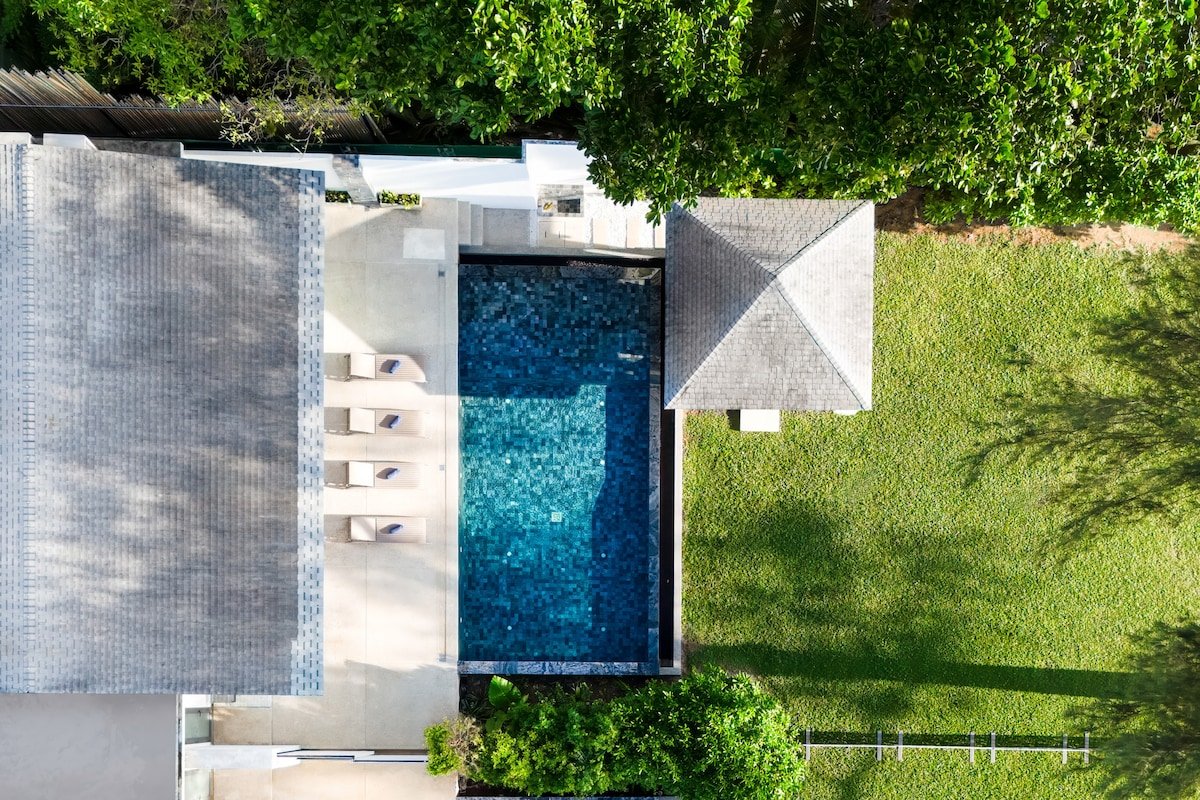 Twin Villas – South – Beach Front 5BR Full Service gallery image 3