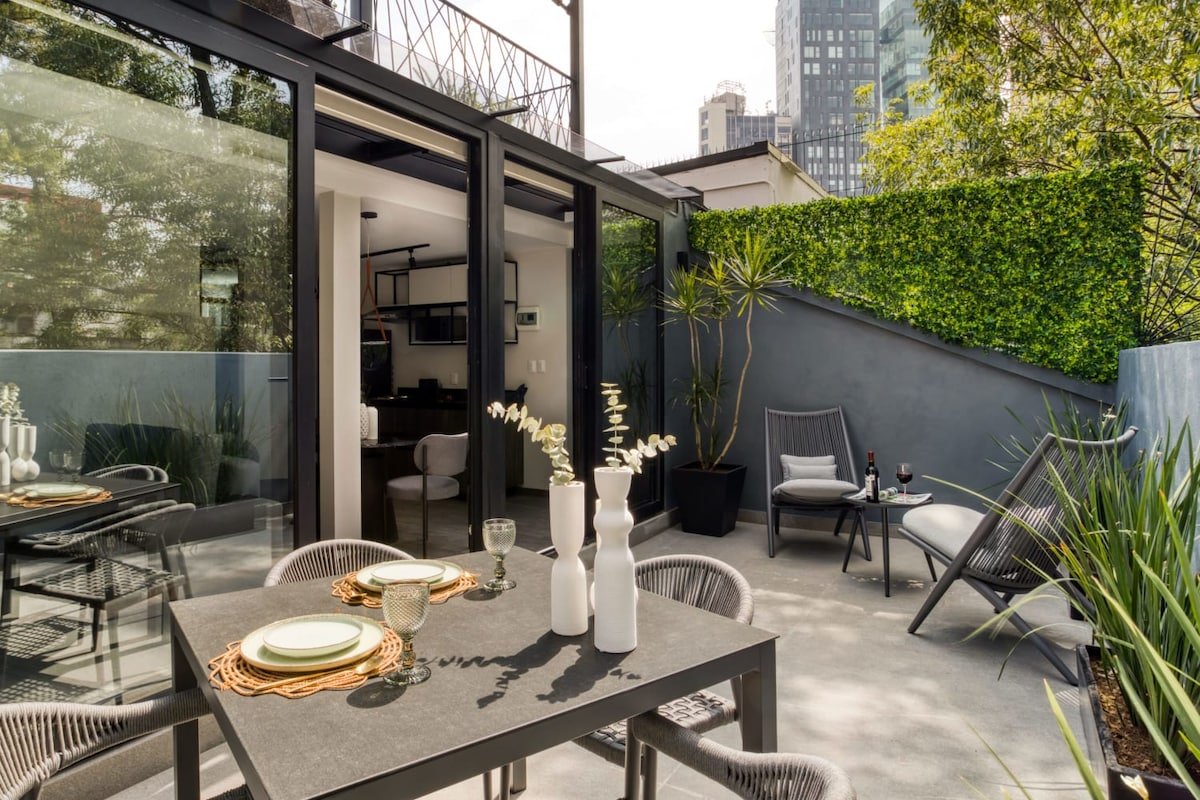 High-End PH w/Pvt Terr | Rooftop+Lux Neighborhood gallery image 2