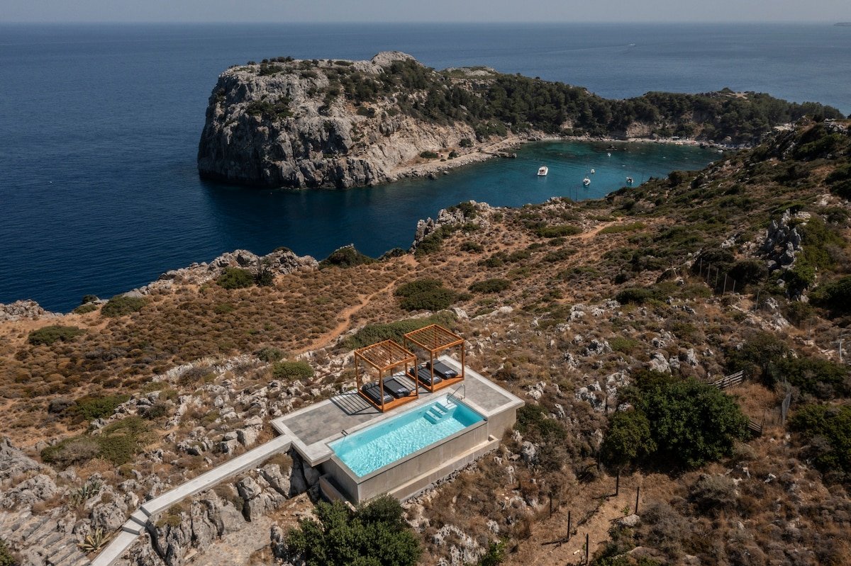 Pristine Seaview Villa , with 5-Star Resort Access gallery image 2