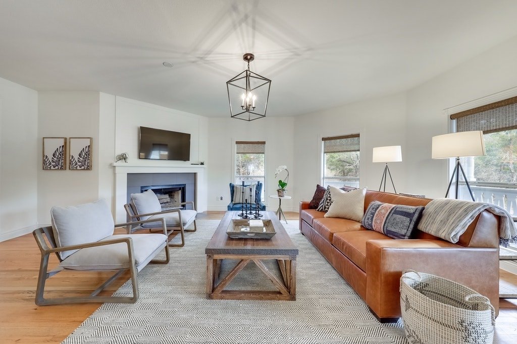 Hill Country Escape | Pool, Hot Tub & Sleeps 25 gallery image 5