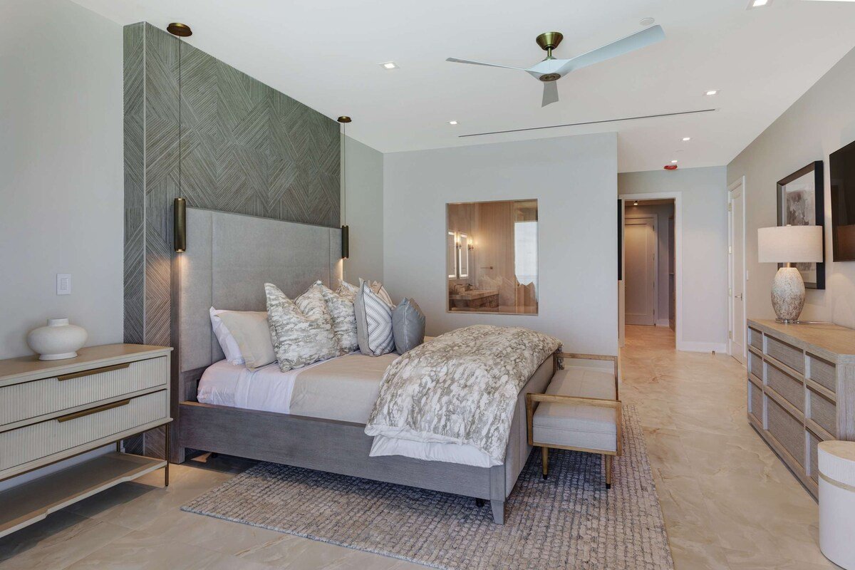 Exclusive Oceanfront Three-bedroom Condo in Nassau gallery image 2