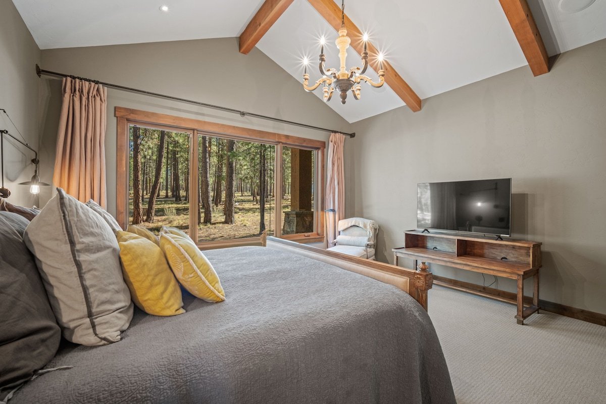 Sunstone Hideaway | Hot Tub, Firepit & Pool Table gallery image 3