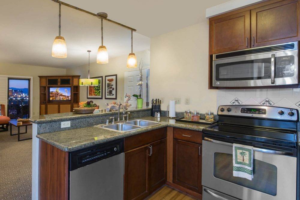 On Las Vegas Strip with Lazy River & Much More! gallery image 4