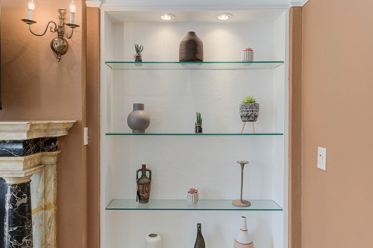 Old century 2BR apartment downtown Montreal gallery image 5