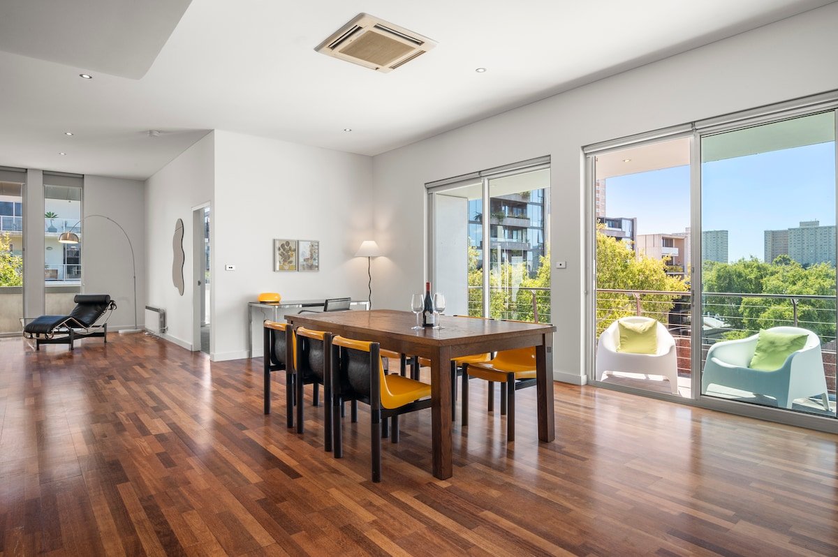 Designer Warehouse Conversion – Penthouse gallery image 5