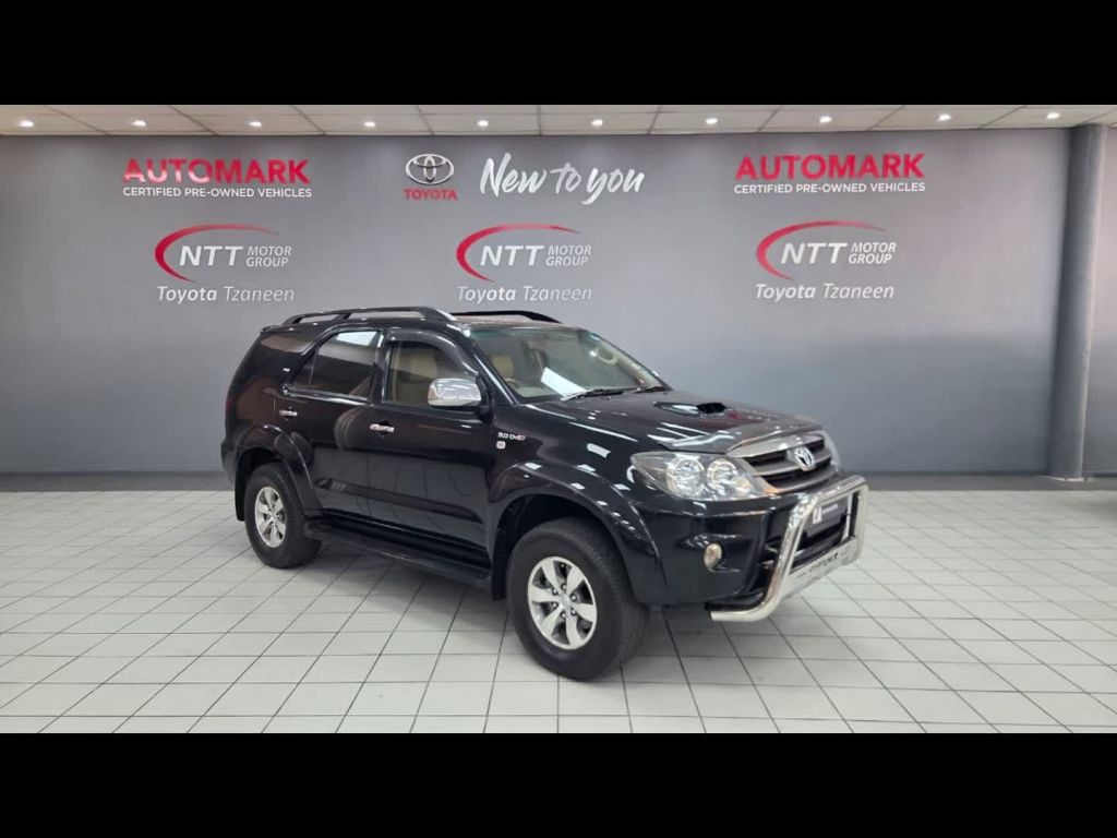 TOYOTA FORTUNER 3.0D-4D RAISED BODY for Sale in South Africa