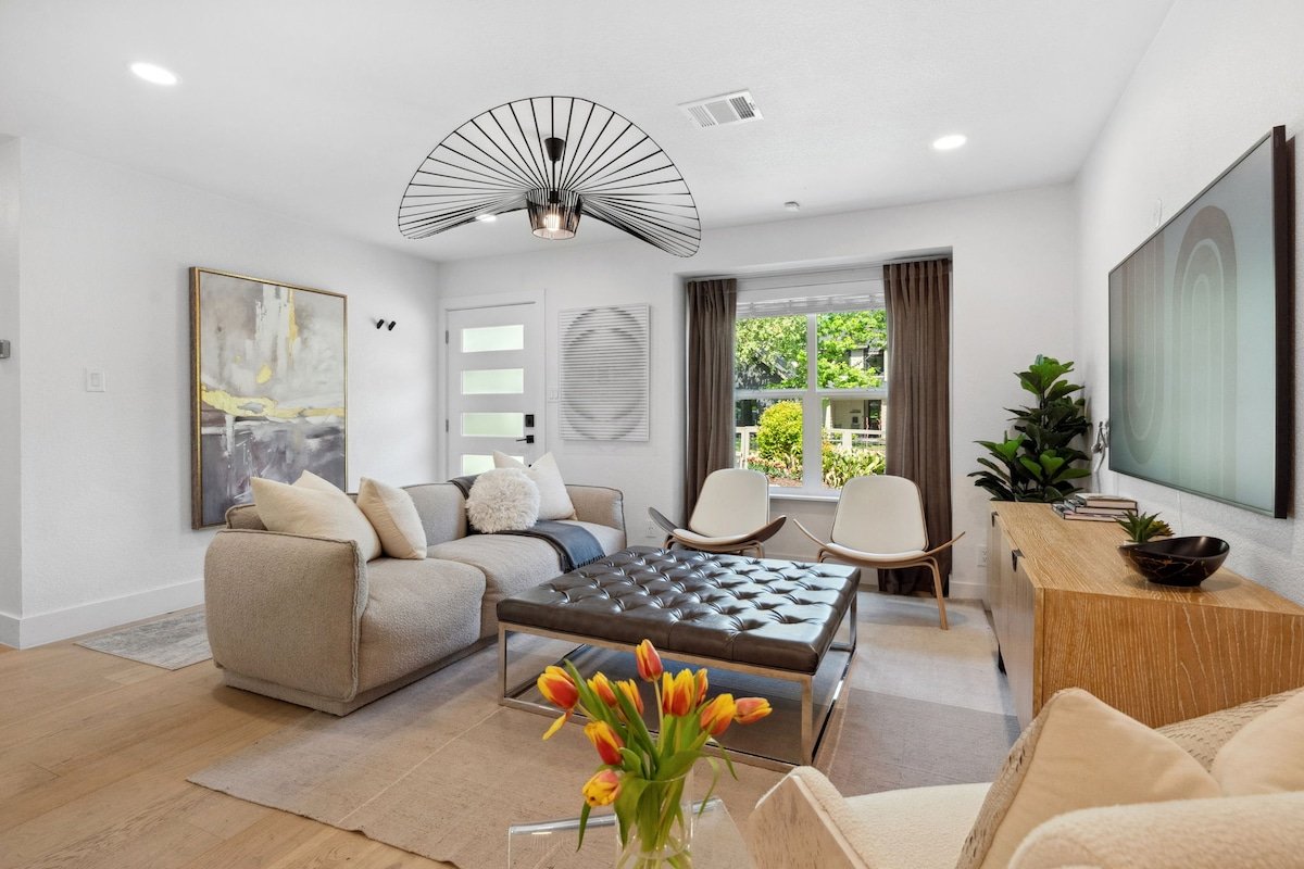 SoLux in SoCo | 4 King Suites + Close to DT gallery image 5