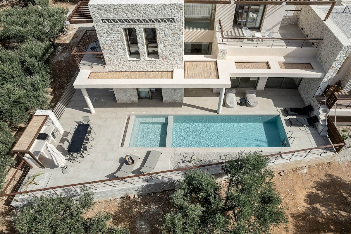 Peaceful Melissa Villas, Luxury, 2 pools, 5 BR, seaview, BBQ gallery image 2