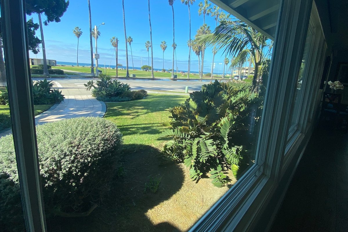 Dolphin Watch Beach House gallery image 2