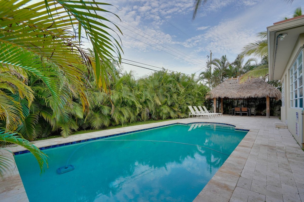 Walk to Beach & Dining ~ East of US1 ! gallery image 4