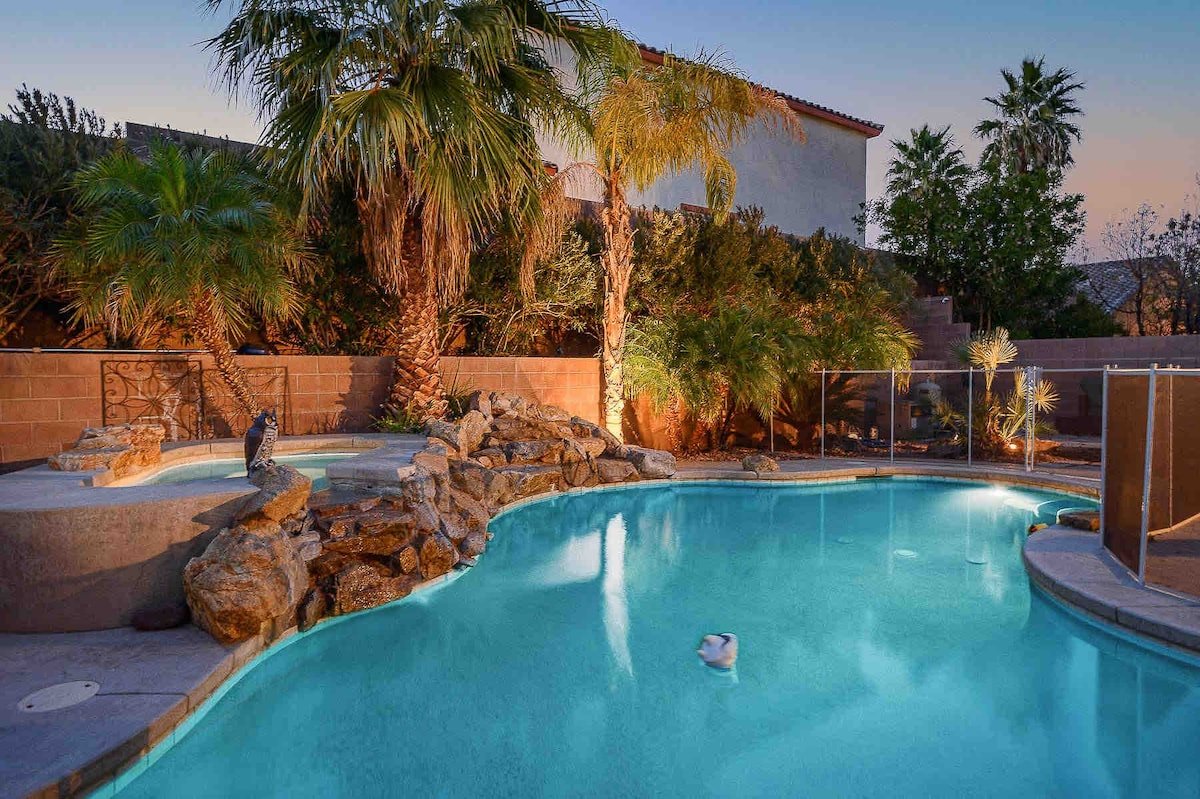 The Calvert Modern Oasis in Henderson (HEATEDPOOL) gallery image 3