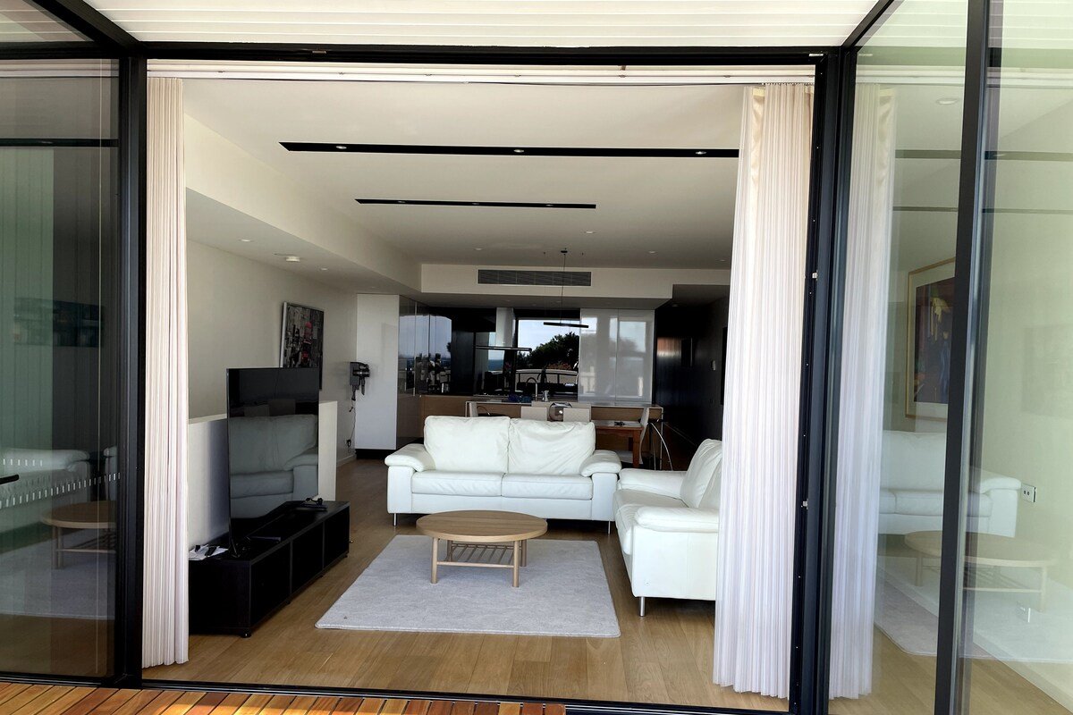 Luxurious 4 Bedroom Apartment on Brighton Beach gallery image 5