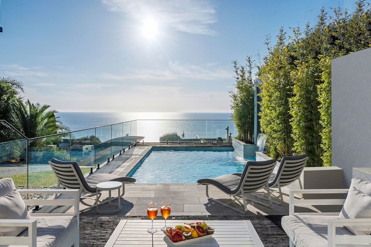 Deja View – Exquisite Views, Heated Pool*, Luxury gallery image 4