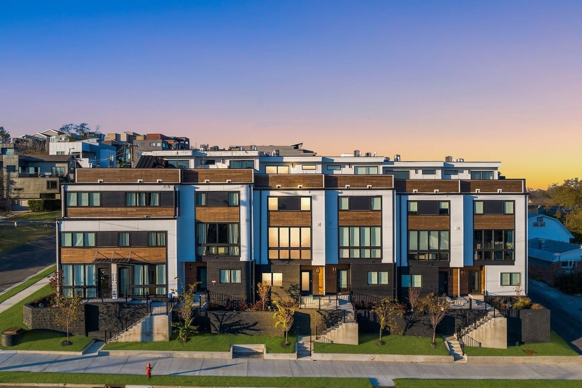 NEW! Modern Luxe – Minutes to DT NASH gallery image 3