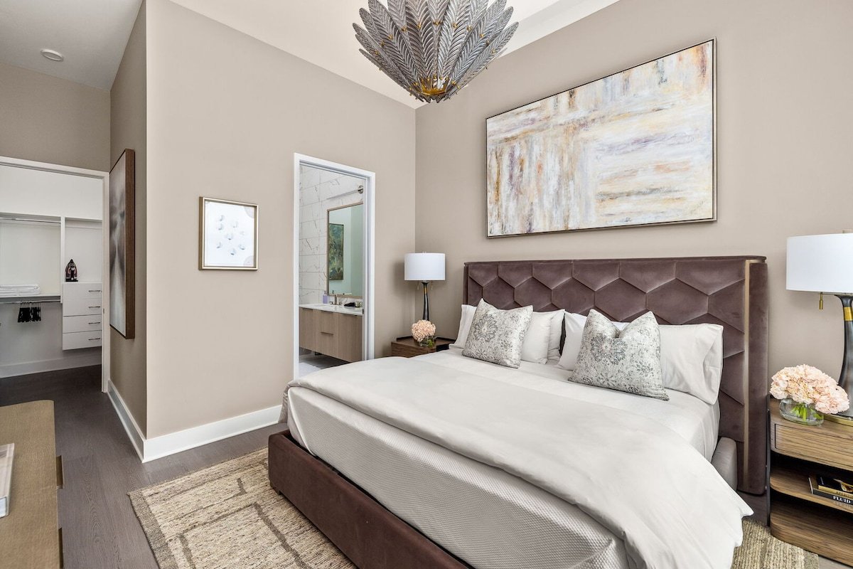 Sunset Horizon Penthouse by Atlanta Luxury Rentals gallery image 3