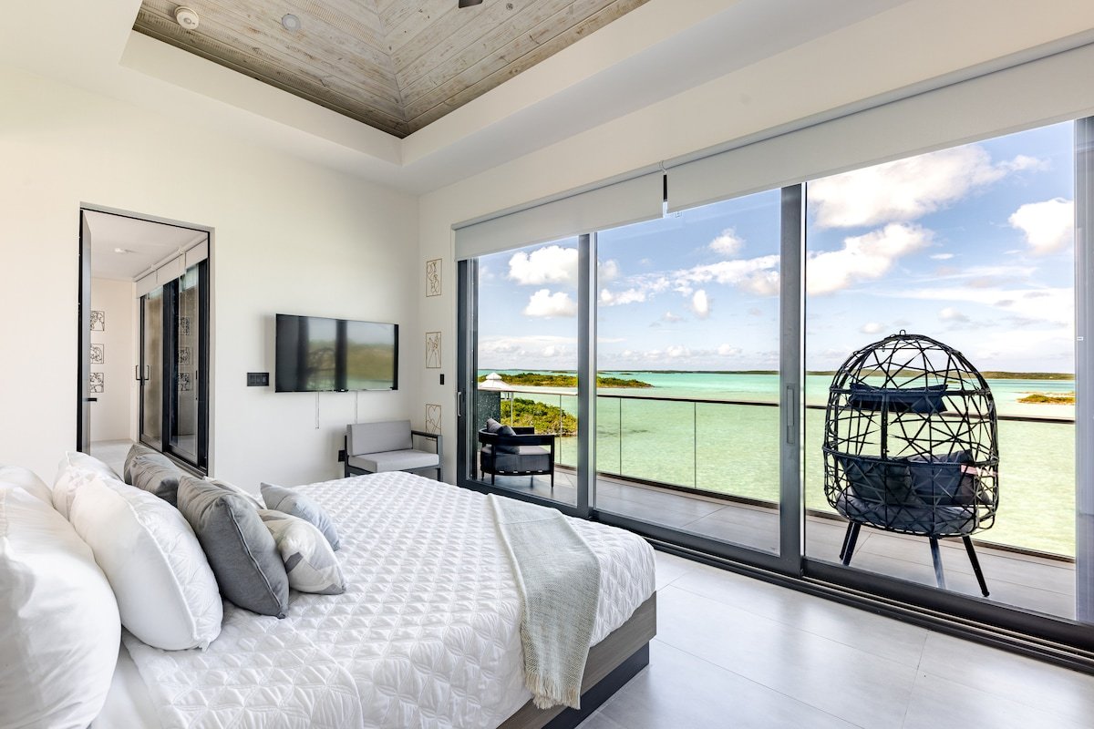 NEW Liquid BEACH Villa · 5 beds · 2 Pools · 10 ppl gallery image 5