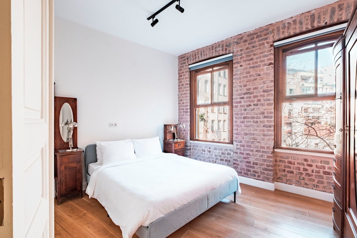 Homie Suites | Galata | 2br Apartment #LU2 gallery image 2