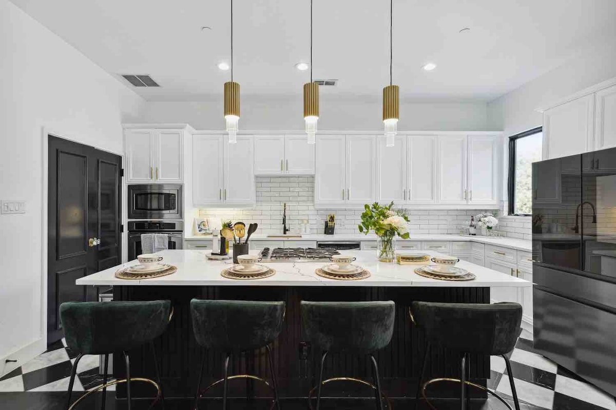 Uptown Dallas French Chateau gallery image 4