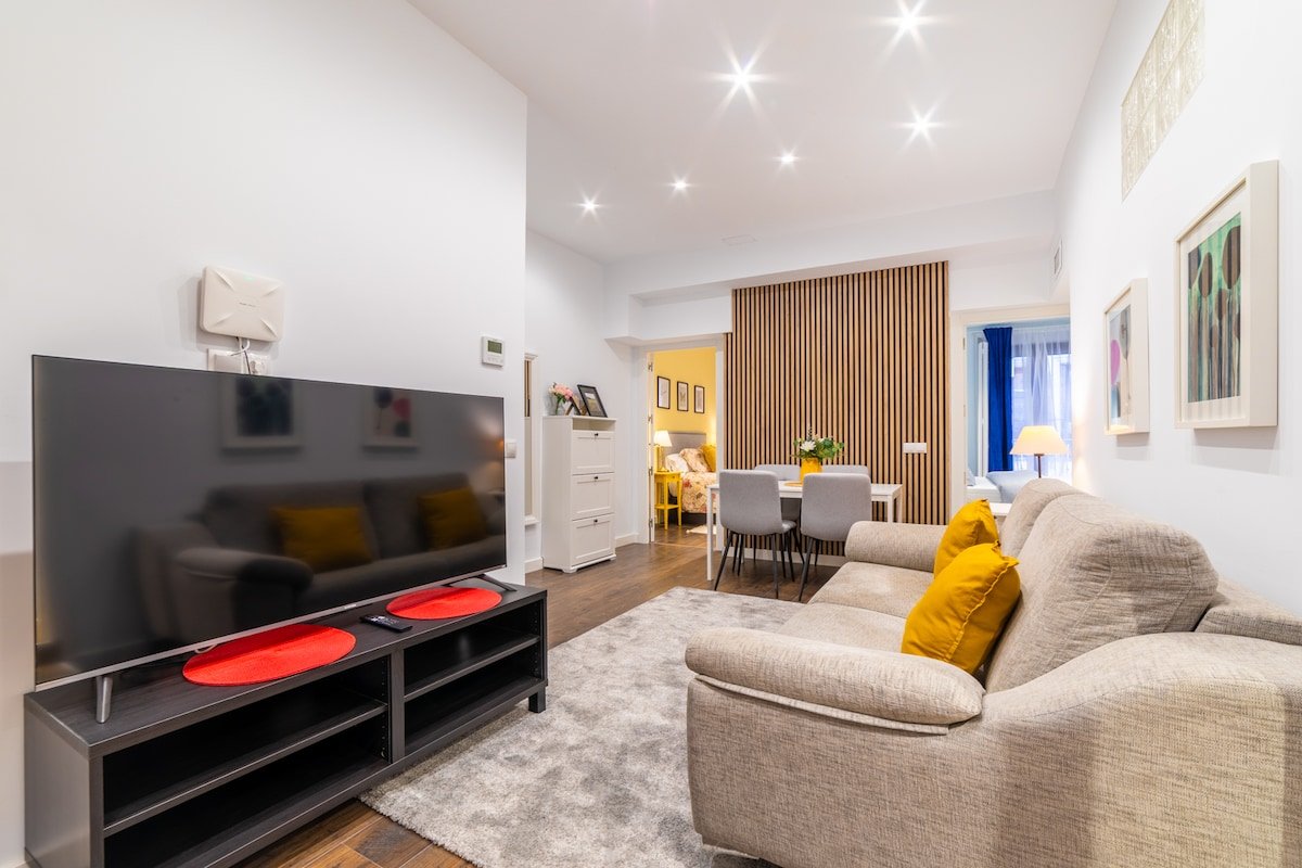 Historic Center 3 bedroom apartment-1 min to metro gallery image 2