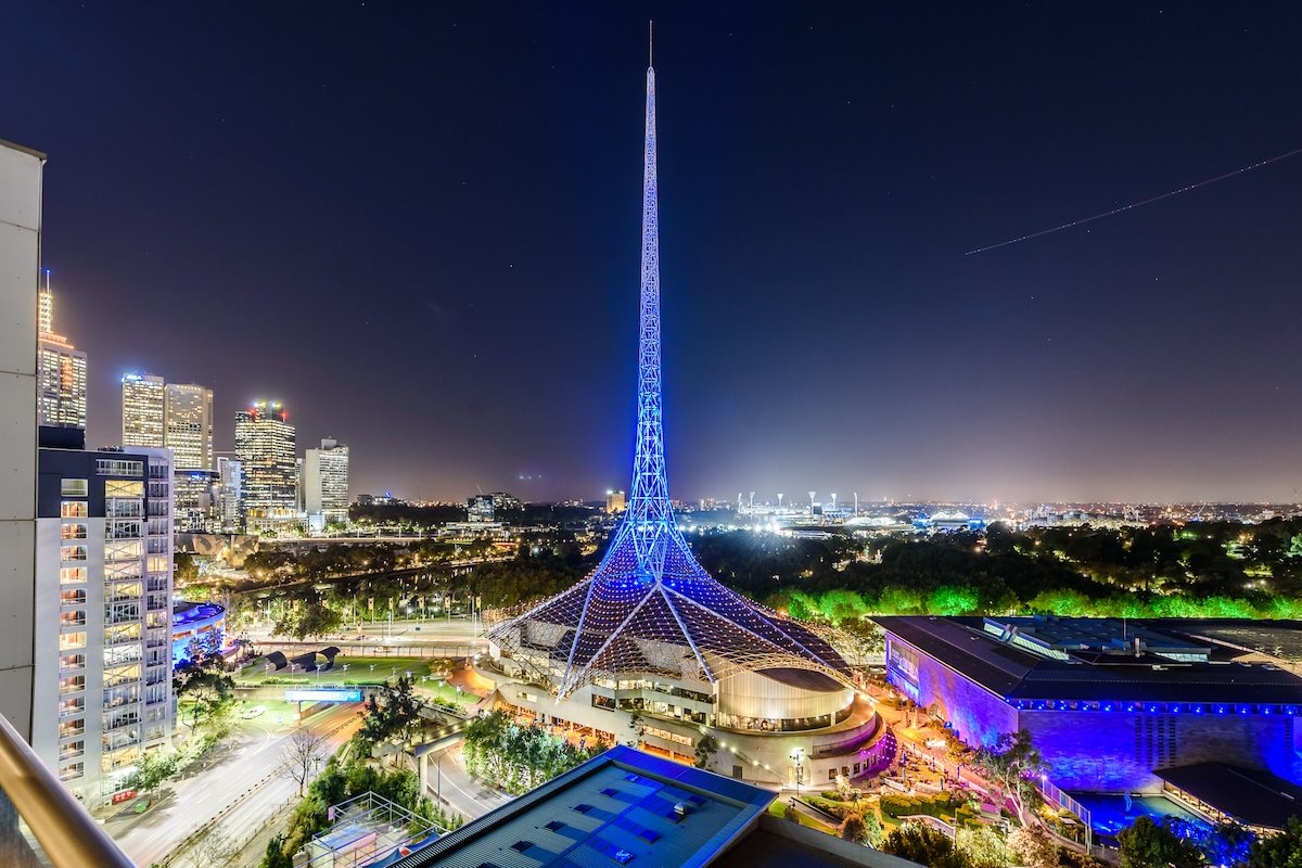 Exclusive Stays – Gallery Penthouse gallery image 3