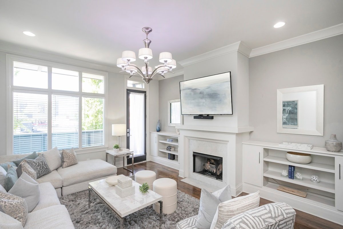 The West End House – 1 mile to Broadway/Sleeps 12! gallery image 4