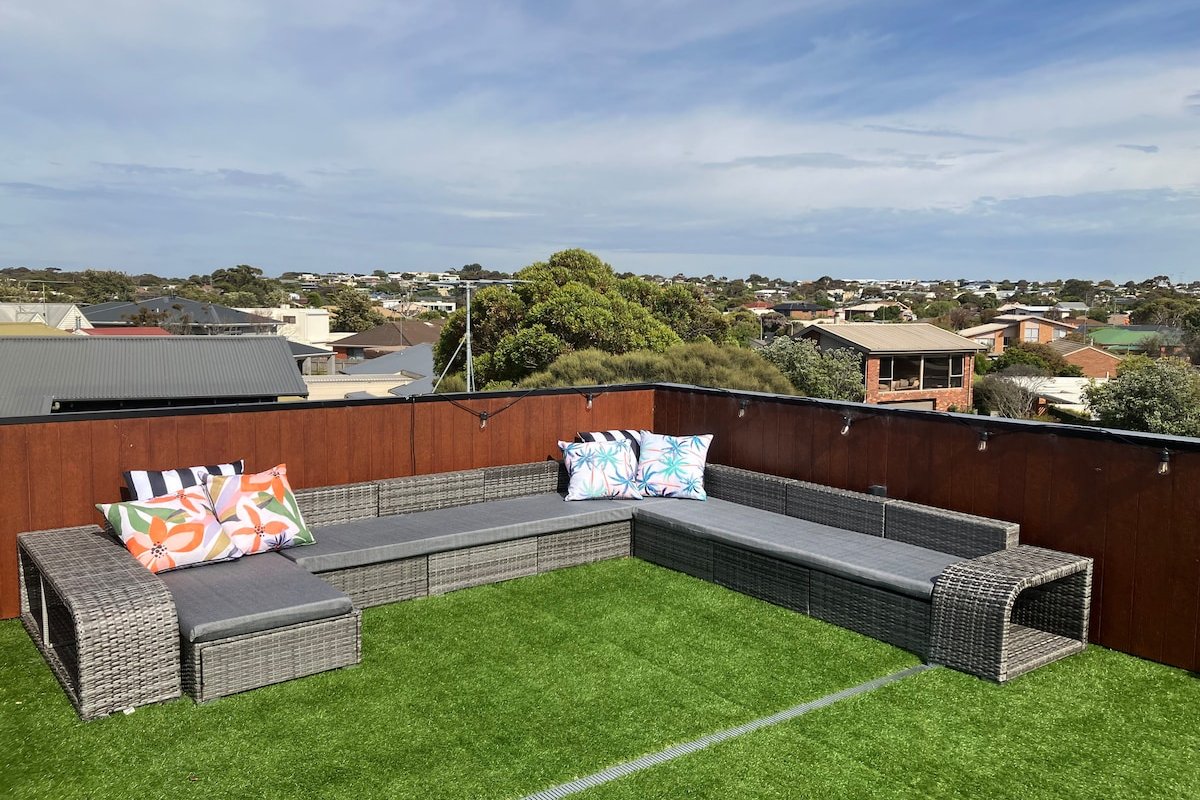 Summer Fun by the Beach for Family &Pets-Sea Views gallery image 4