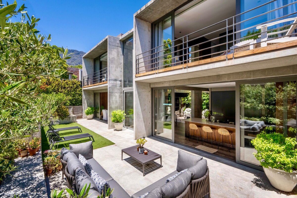 Luxurious Camps Bay Villa 5MinuteWalk To The Beach gallery image 3