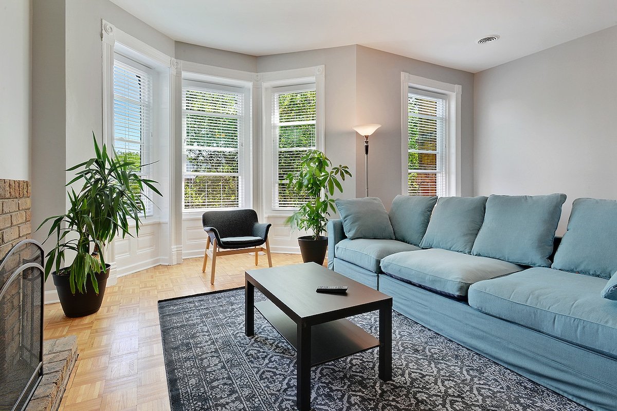 ❤︎ 1,800ft² Parking ⎜ Workspace ⎜ W/D ⎜Full Kitch gallery image 3