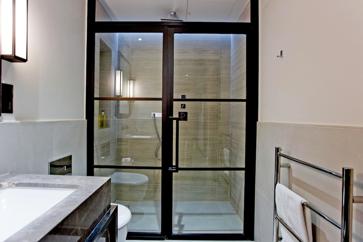 37GS Residences | 2bedroom Apt 620 near Piccadilly gallery image 4