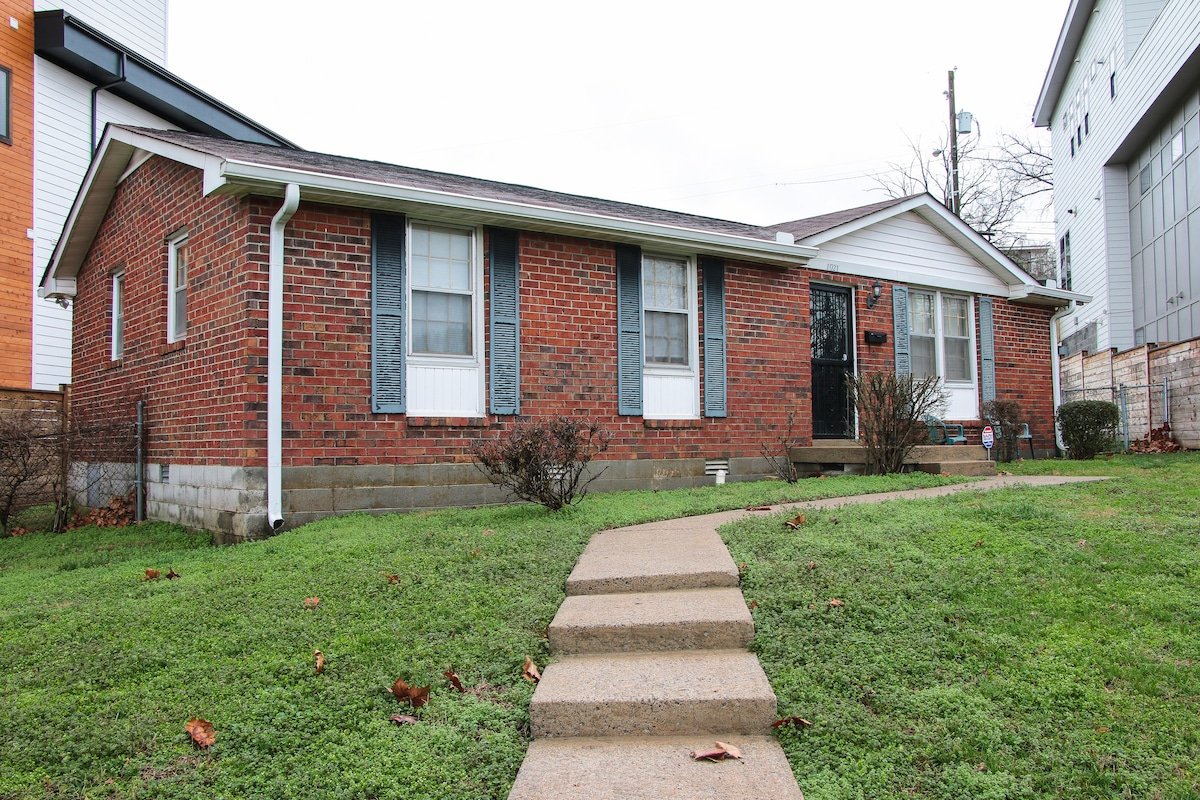 Cozy and Quaint Home- Gulch gallery image 2