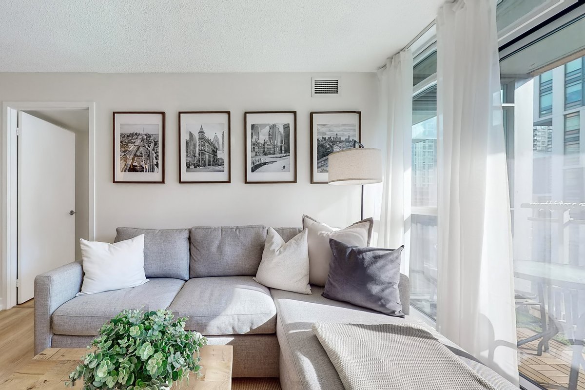 Stylish 2BR King Bed |TO | Rogers Centre + Parking