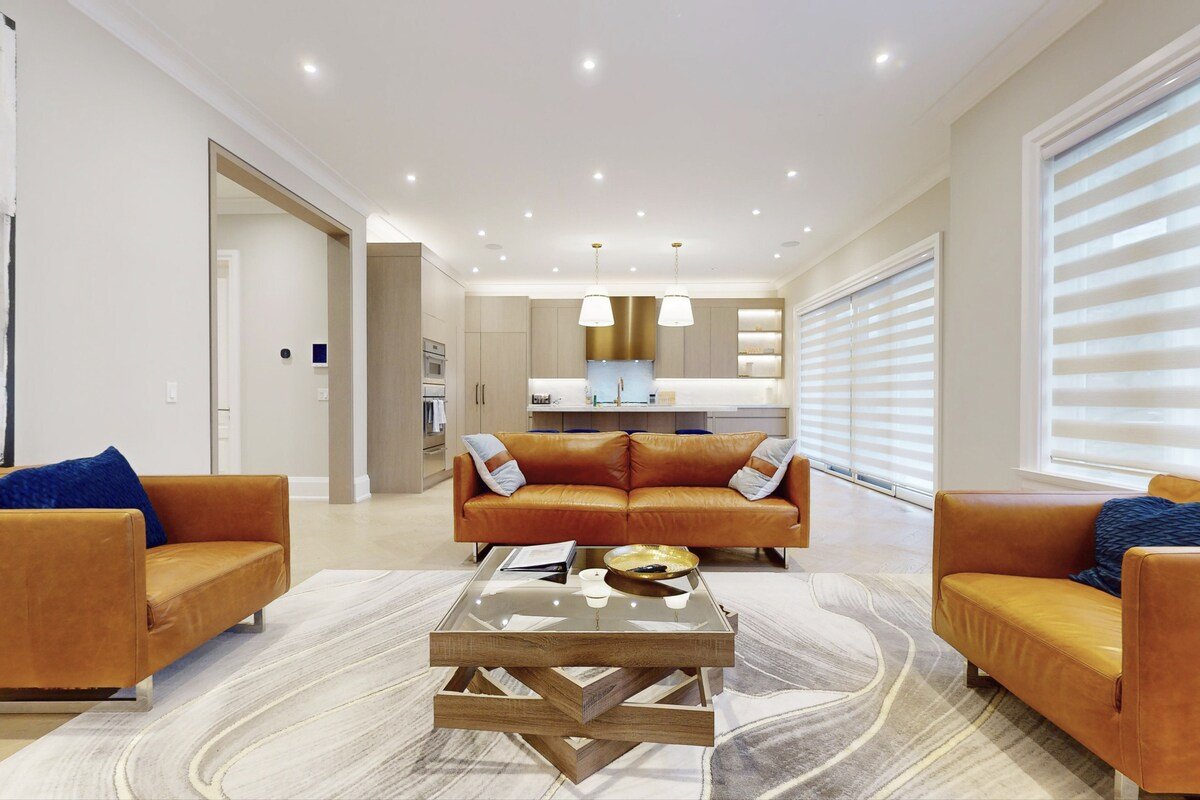 Custom Home in Etobicoke [20 Minutes to Downtown] gallery image 4