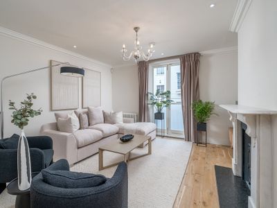 ​Elegant 3-Bed Knightsbridge House with Terrace