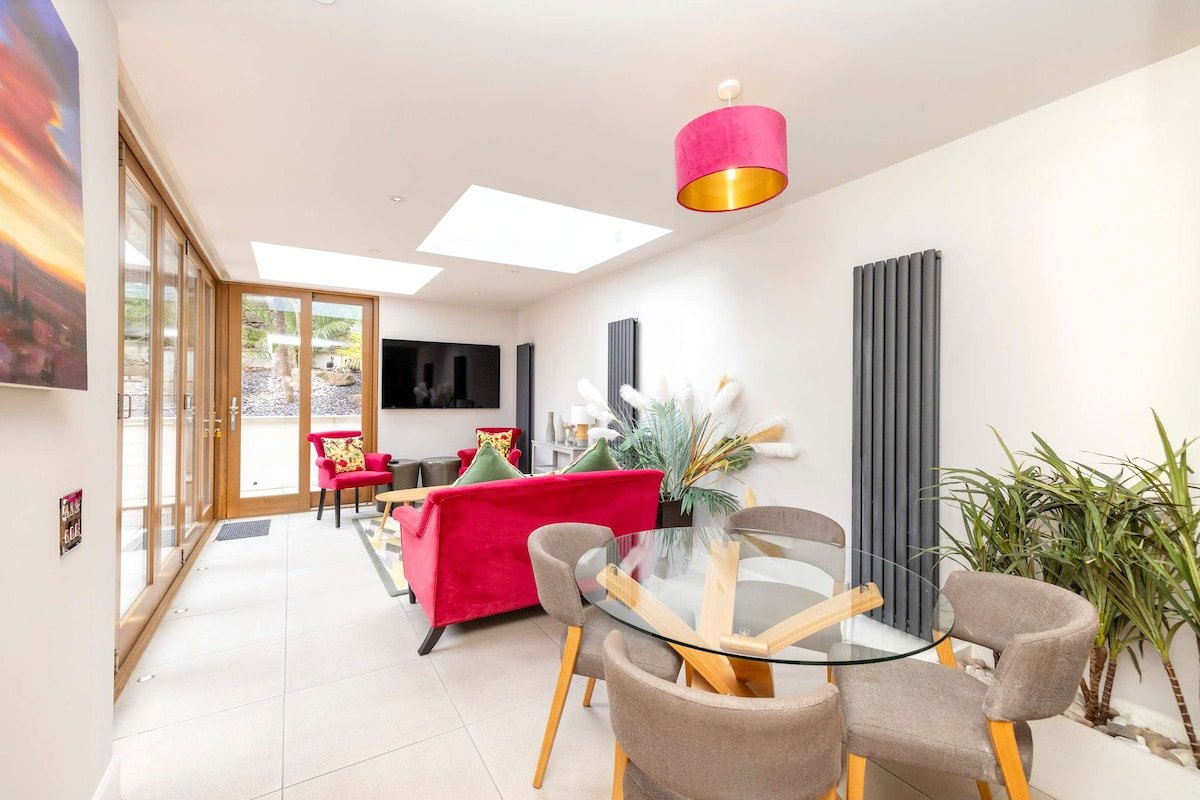 Ultra Luxe Home near Princes Street gallery image 4