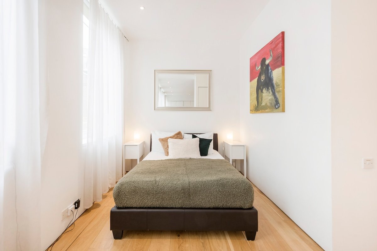 Mayfair 2Bed 2Bath Home | Oxford Circus | Lift gallery image 4